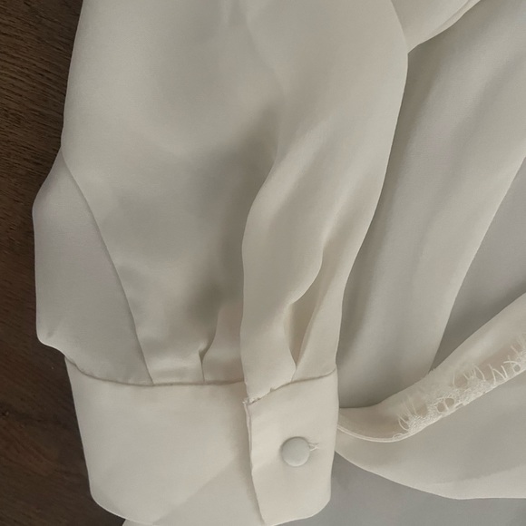L'Agence Rosario Top Lace Trim Surplice Ivory 100% Silk Size Small NWOT - Picture 6 of 7